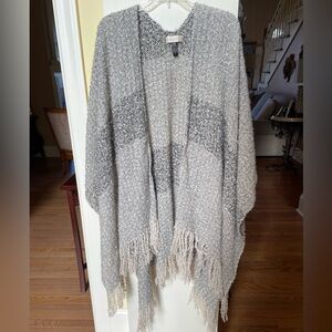 New without Tag Altar’d State gray cream & white sweater like fabric cape/wrap